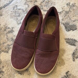 Earth Origins Purple Sneakers with Textured Upper and Elastic Band Size 9